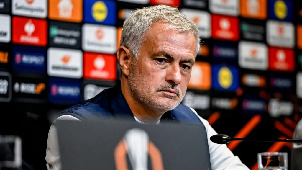José Mourinho em entrevista coletiva (FOTO: IMAGO / DeFodi)