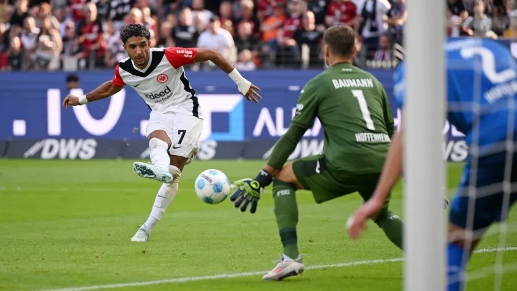 Omar Marmoush em partida pelo Frankfurt (Foto: Photo by Helge Prang/Getty Images)