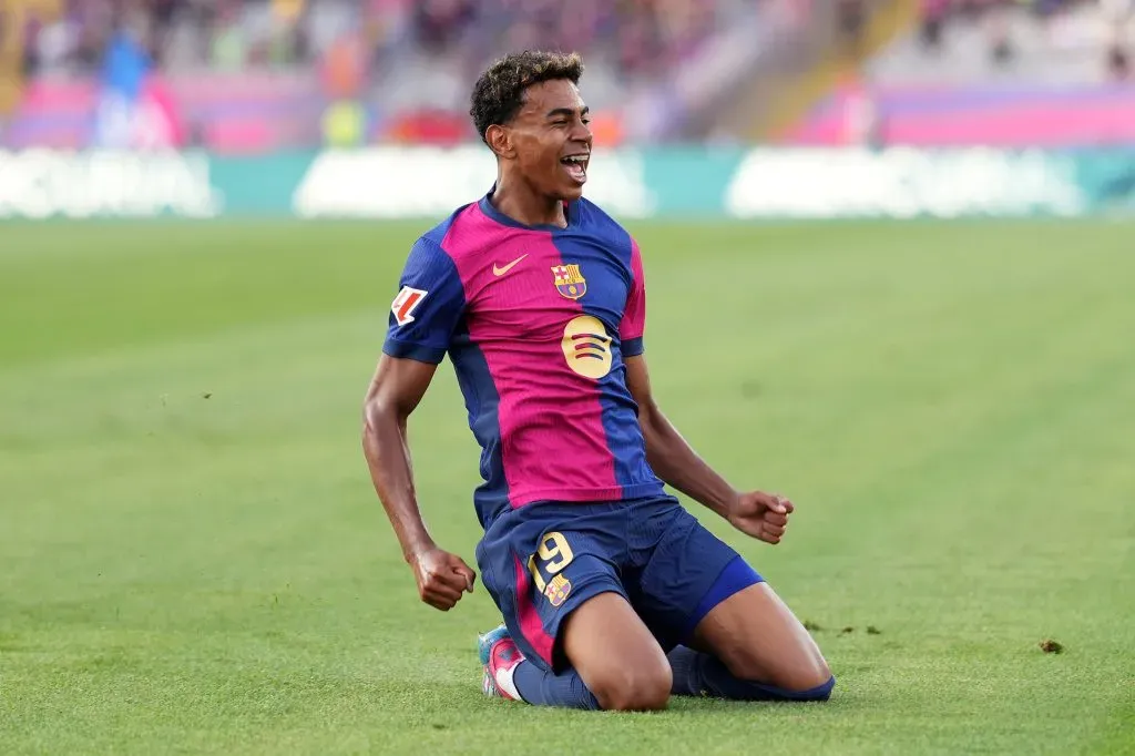 Lamine com a camisa do Barça