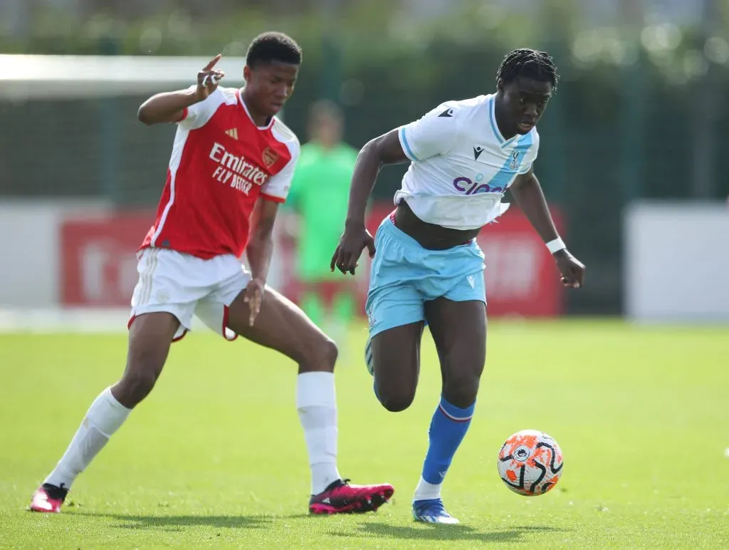 Chido Obi-Martin ainda com a camisa do Arsenal na Premier League sub-18. Foto: IMAGO / PPAUK..