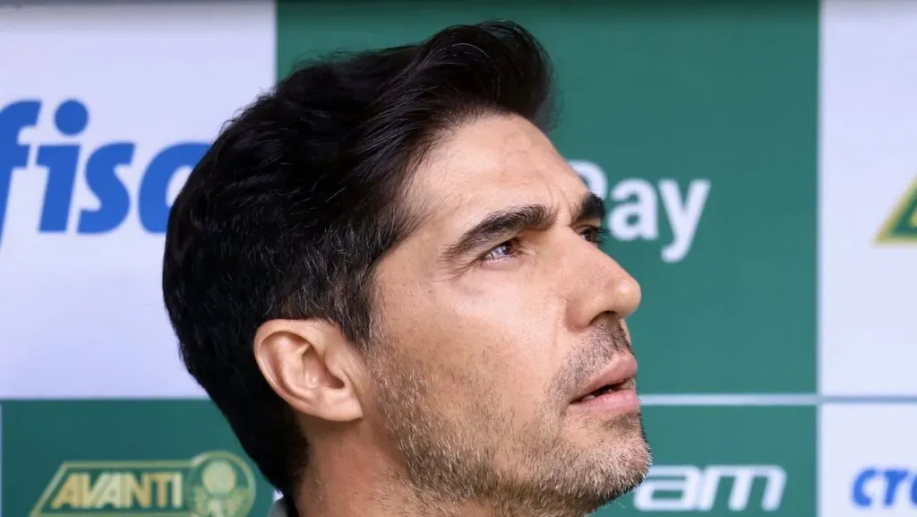 Abel Ferreira técnico do Palmeiras durante partida contra o Fortaleza no estádio Arena Allianz Parque pelo campeonato Brasileiro A 2024. (Foto: Marcello Zambrana/AGIF)