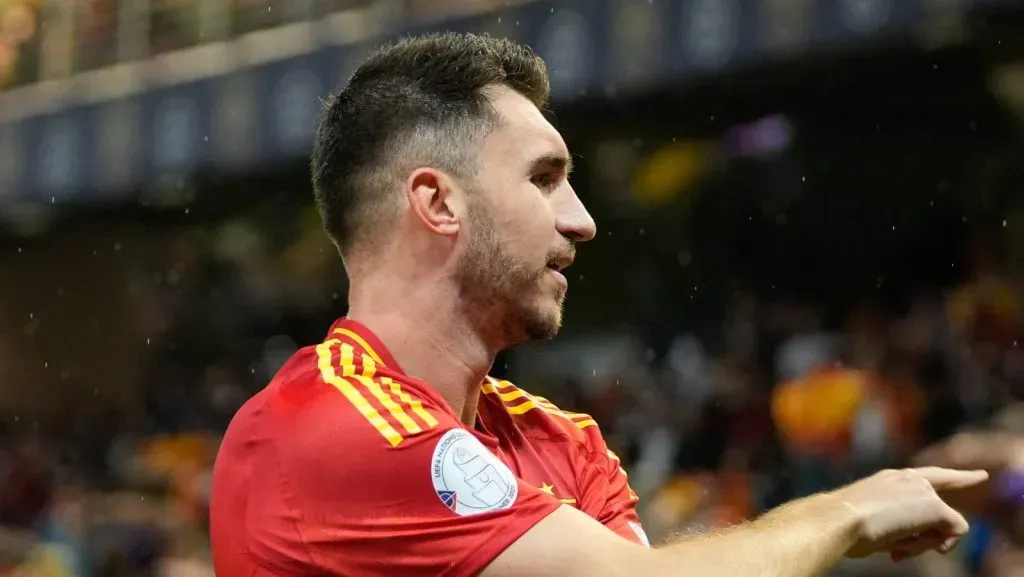 Aymeric Laporte, da Espanha, celebra um gol durante a partida do Grupo A4 da Liga A da UEFA Nations League 2024/25 entre Espanha e Sérvia no estádio Nuevo Arcángel, em Córdoba, Espanha. (Foto: IMAGO / ZUMA Press Wire)