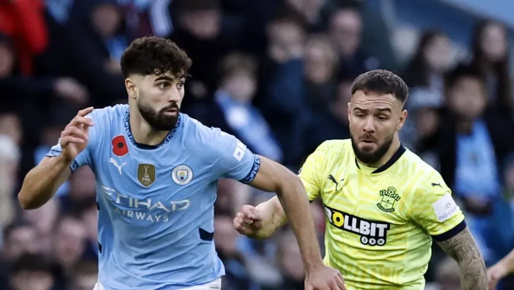 Gvardiol em campo pelo Manchester City