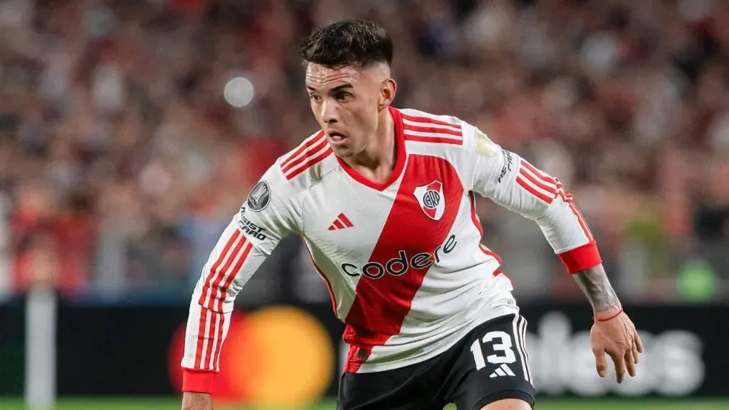 Enzo Díaz, do River Plate, em ação durante um jogo do Grupo H da Copa CONMEBOL Libertadores 2024 entre River Plate e Deportivo Táchira, no Estádio Mas Monumental Antonio Vespucio Liberti. (Foto: IMAGO / ZUMA Press Wire)
