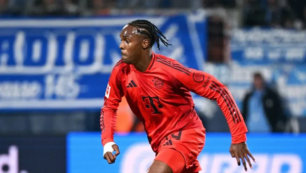 Mathys Tel em campo pelo Bayern de Munique