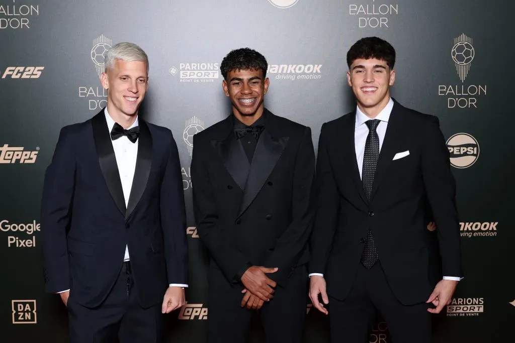 Dani Olmo, Lamine Yamal e Pau Cubarsí no cerimônia da Bola de Ouro 2024. (Photo by Pascal Le Segretain/Getty Images)