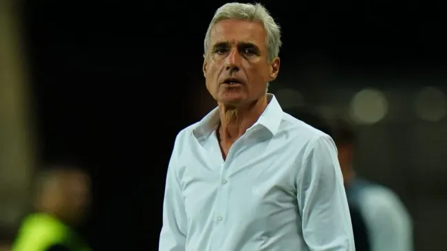 Flamengo tem concorrência de gigante paulista por Luís Castro, ex-Botafogo e Al-Nassr. (Photo by Gualter Fatia/Getty Images)