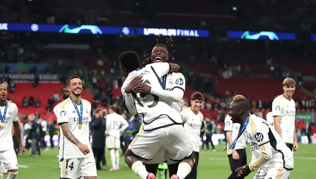 Vinícius Júnior e Camavinga celebrando a conquista da Champions League (Alex PantlingGetty Images)