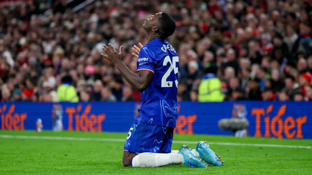 Caicedo comemorando seu gol contra o Manchester United (Foto: IMAGO / Pro Sports Images)