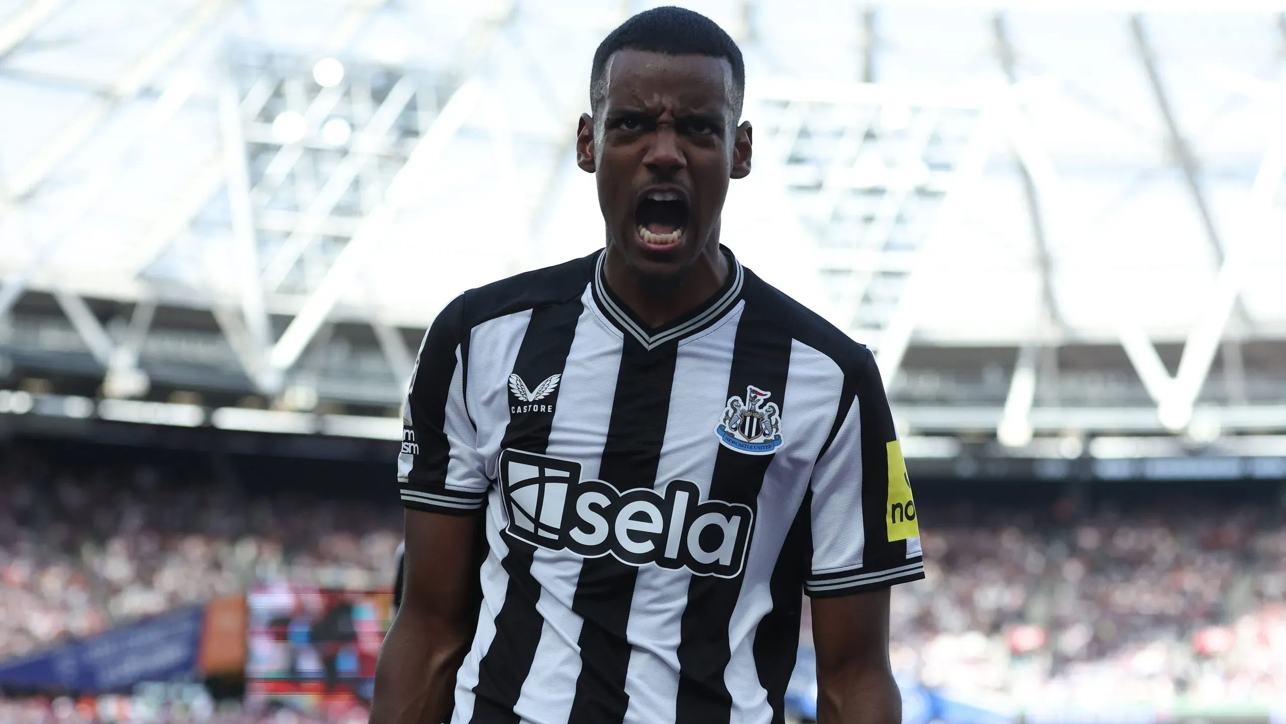 Alexander Isak, do Newcastle United, comemora após marcar para empatar em 1-1 durante a partida da Premier League no Estádio de Londres, em Londres. (Foto: IMAGO / Sportimage)