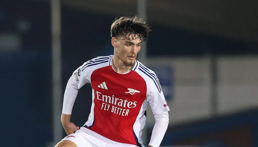 Michal Rosiak em campo pelo Arsenal sub-21 (IMAGO Crystal Pix)