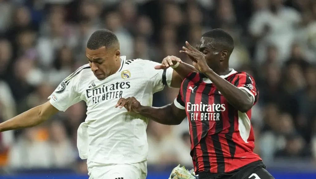 Mbappé em disputa com Tomori no Real Madrid v Milan (IMAGO NurPhoto)