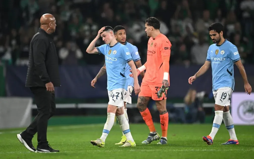 Jogadores do City lamentam goleada sofrida na Champions League. (Photo by Justin Setterfield/Getty Images)
