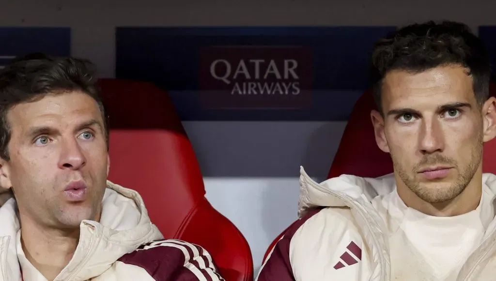 Thomas Müller e Leon Goretzka no banco de reservas (IMAGO DeFodi)