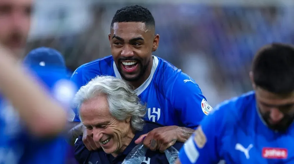 Malcom comemora com Jorge Jesus. Foto: Yasser Bakhsh/Getty Images