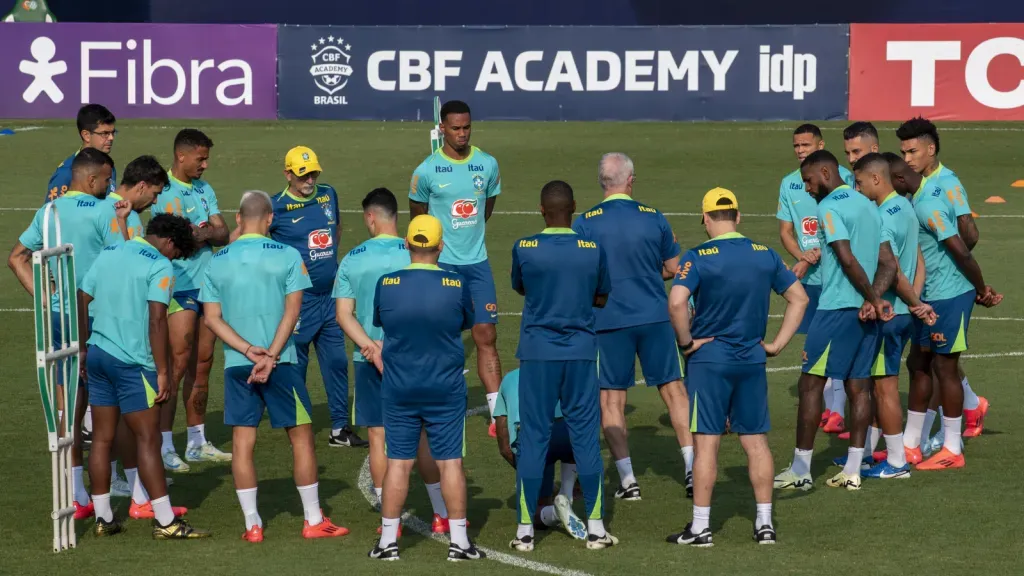 Treino da Seleção Brasileira liderado por Dorival Júnior (Foto: Anderson Romão/AGIF)