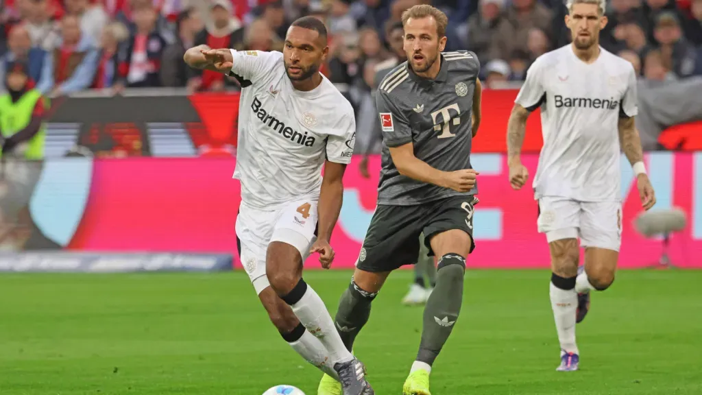 Jonathan Tah em partida contra o Bayern de Munique (Foto: IMAGO / Lackovic)