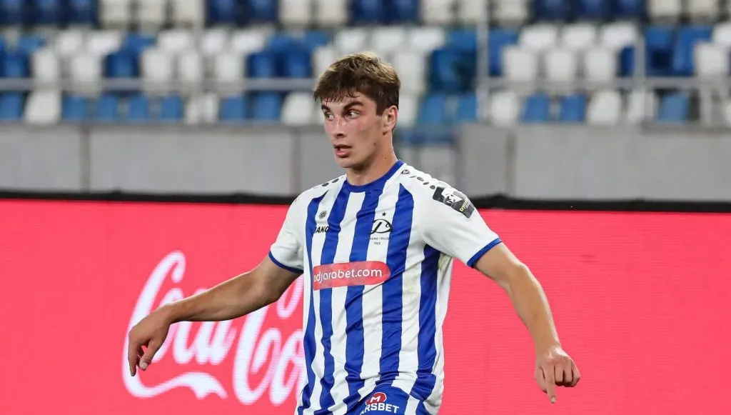 Saba Kharebashvili em campo pelo Dinamo Tbilisi (IMAGO Artur Stabulnieks)