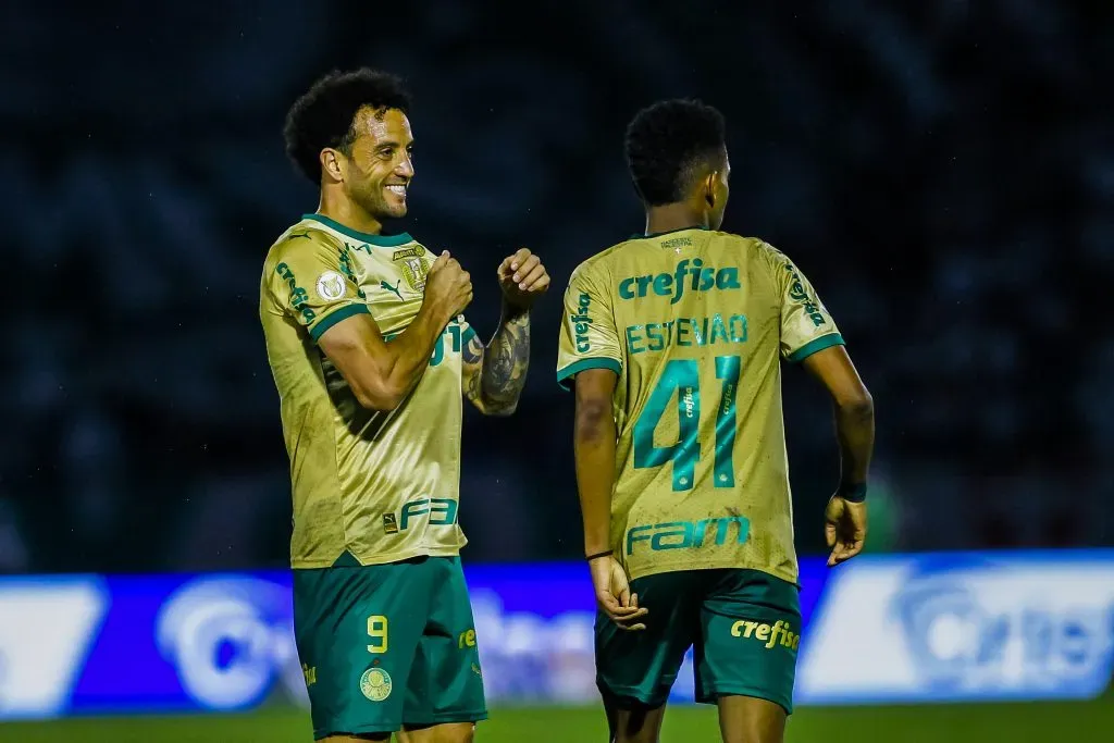 Felipe Anderson, pelo Palmeiras, comemorando gol contra o Cuiabá. Foto: Marco Miatelo/AGIF