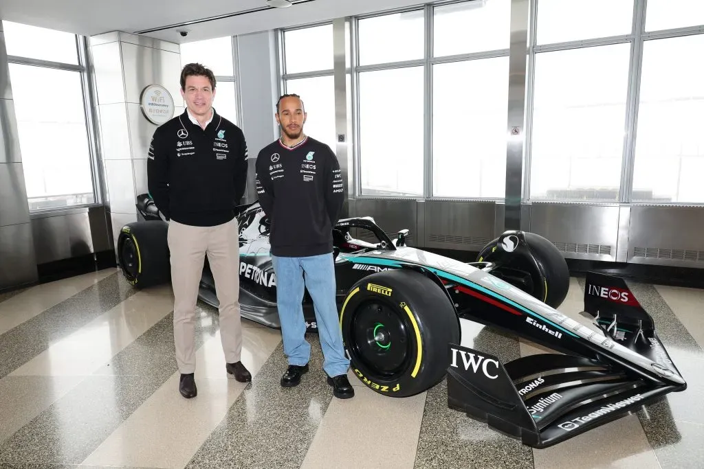 Lewis Hamilton sai da Mercedes para assinar com a Ferrari. Foto: Mike Coppola/Getty Images