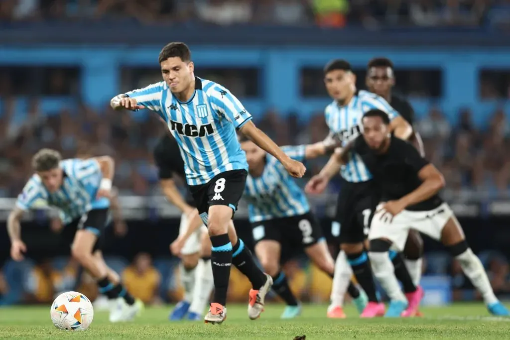 Juan Quintero cobrando pênalti contra o Corinthians. Foto: Imago