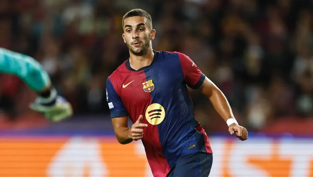 Ferran Torres correndo em campo no Barcelona v Young Boys (IMAGO AFLOSPORT)