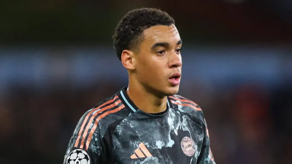 Jamal Musiala, do Bayern de Munique, durante a partida da fase de grupos da Liga dos Campeões da UEFA entre Aston Villa e Bayern de Munique, no Villa Park, Birmingham, Reino Unido, em 2 de outubro de 2024.
