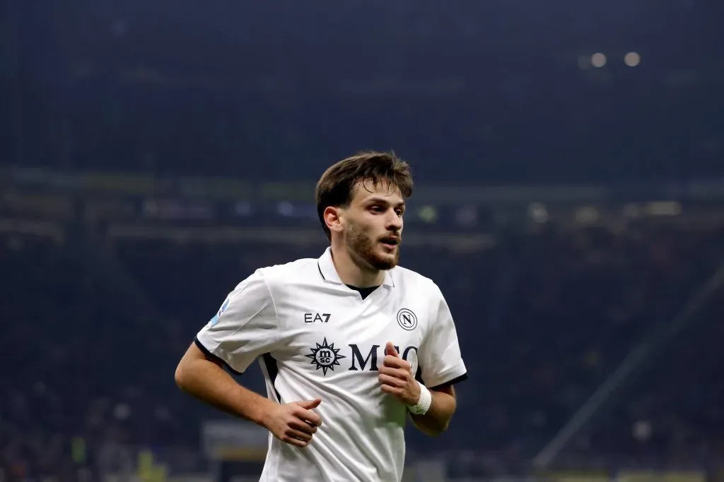 Kvaratskhelia do Napoli, estaria disposto a se mudar para o Barcelona. Ele valoriza essa possibilidade, segundo o portal Fichajes. Foto: IMAGO / Sportimage