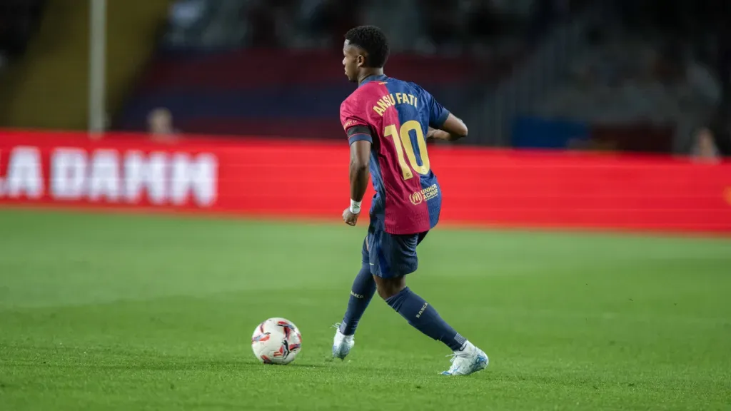 Ansu Fati com a camisa 10 do Barcelona (Foto: IMAGO / SOPA Images)