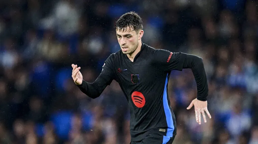 Pedri conduzindo a bola na partida entre Real Sociedad v Barcelona (IMAGO PGS Photo Agency)