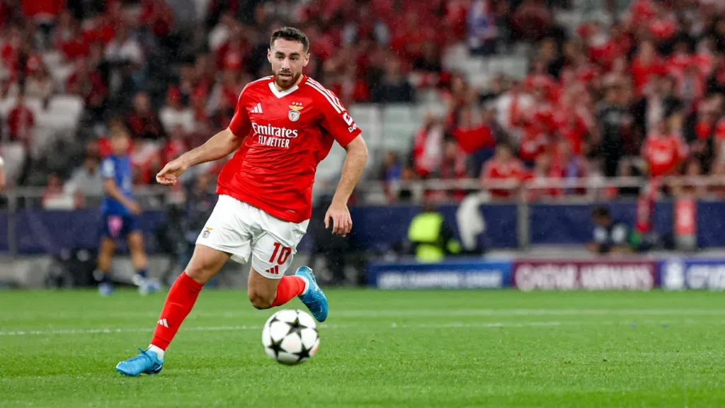 Orkun Kökçü em partida pelo Benfica (Foto: IMAGO / Sports Press Photo)