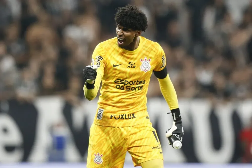 Hugo enfrentando o Flamengo (Photo by Miguel Schincariol/Getty Images)