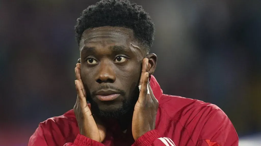 Alphonso Davies, jogador do Bayern de Munique, é alvo do Barcelona. foto: IMAGO / Pressinphoto