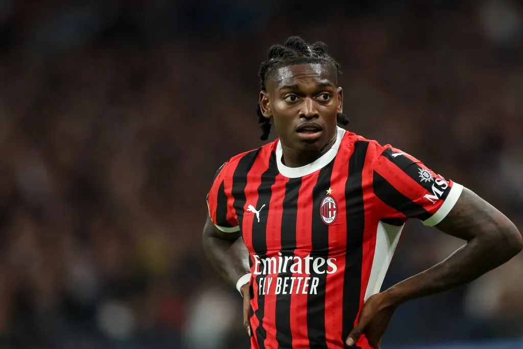 Rafael Leão em campo pelo Milan (Photo by Florencia Tan Jun/Getty Images)