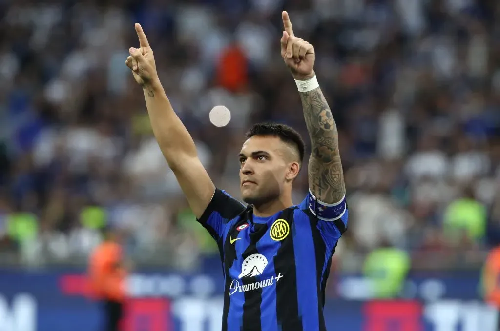 Lautaro Martinez, da FC Internazionale, pode assinar com o Manchester United, segundo o portal Fichajes (Photo by Marco Luzzani/Getty Images)