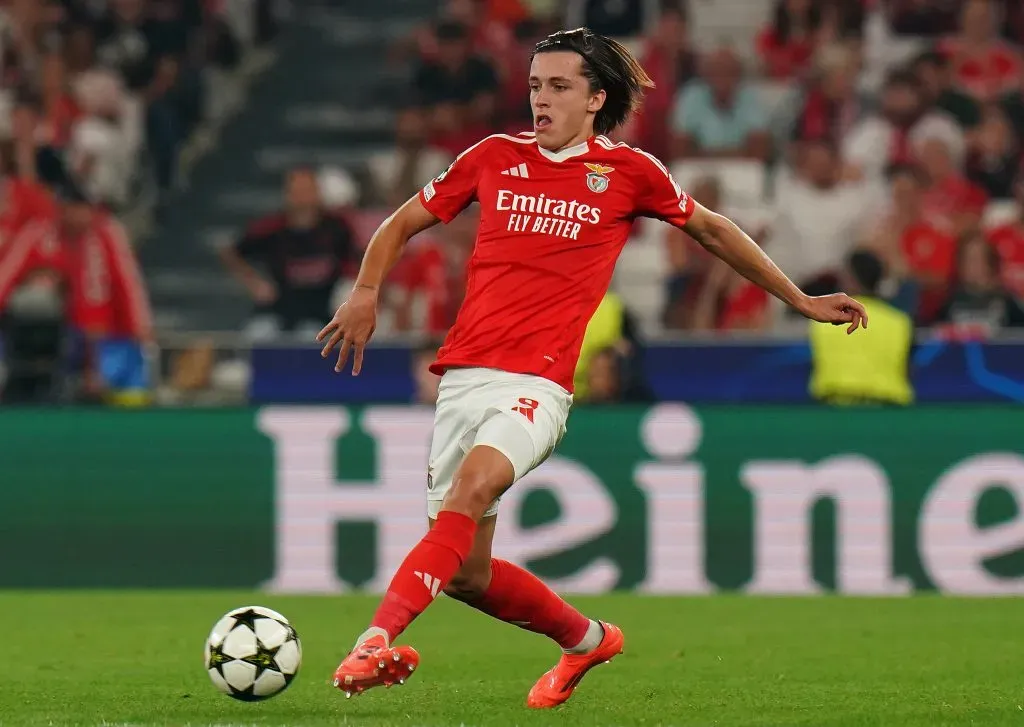 Alvaro Carreras com a camisa do Benfica. (Photo by Gualter Fatia/Getty Images)