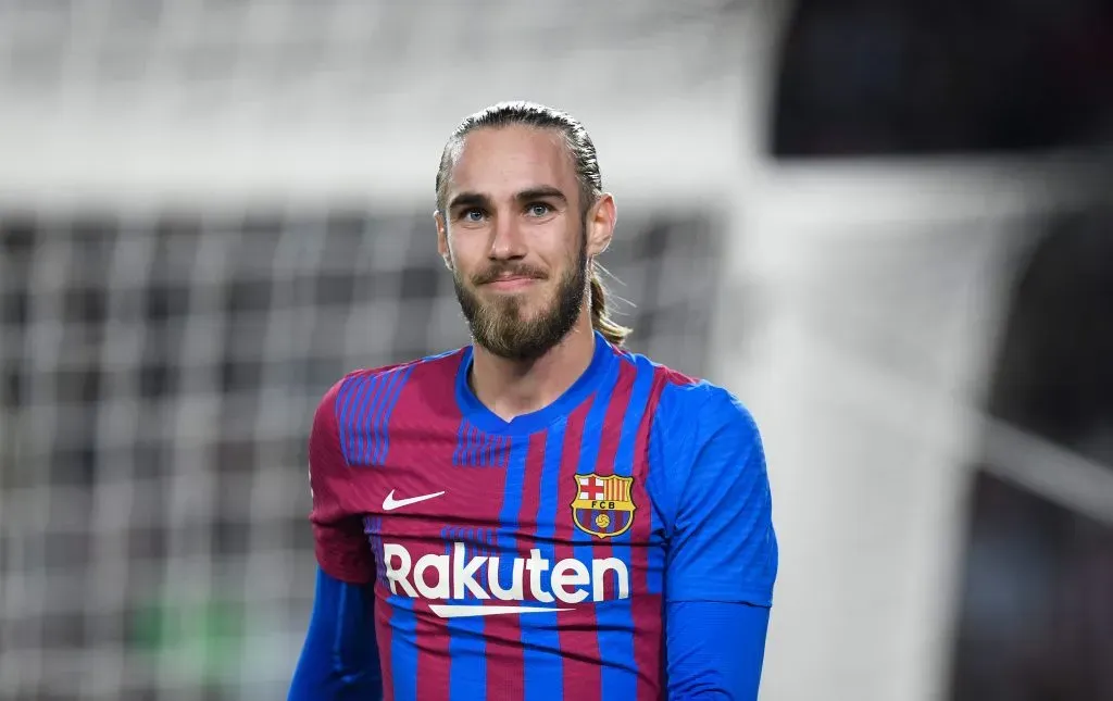 Óscar Mingueza ainda quando defendia o Barcelona. Recentemente, ele foi alvo do Real Madrid. (Photo by Alex Caparros/Getty Images)