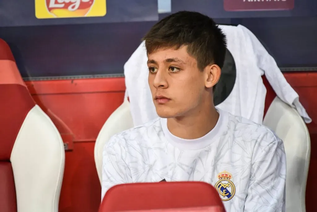 Arda Güler no banco de reservas do Real Madrid. foto: IMAGO / ABACAPRESS