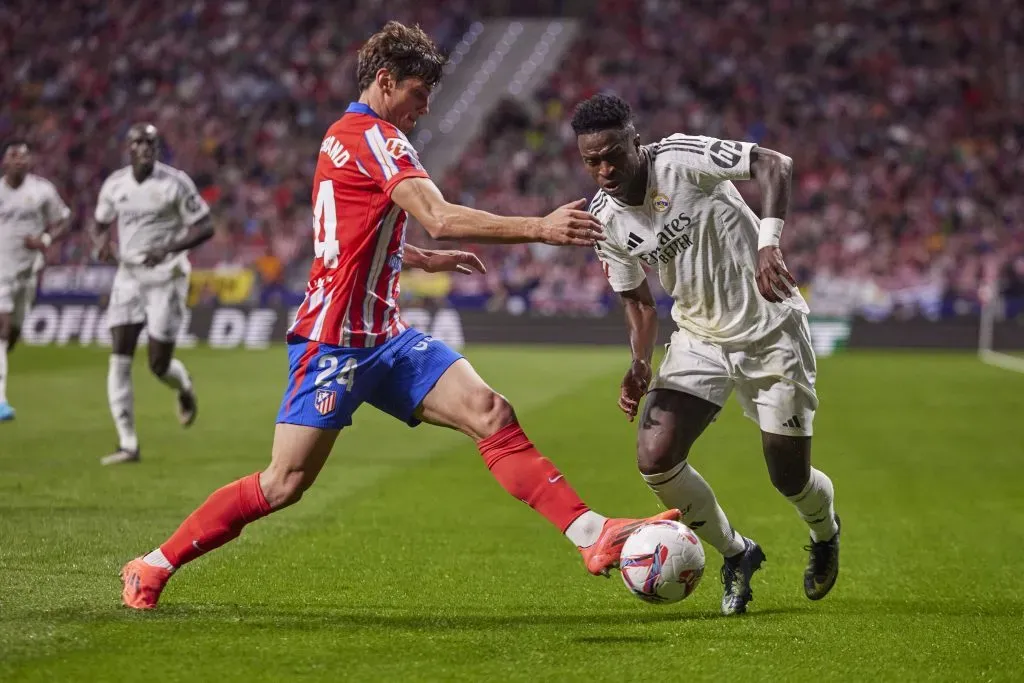 Le Normand em ação pelo Atlético de Madrid durante jogo contra o Real Madrid. (Foto: Imago)