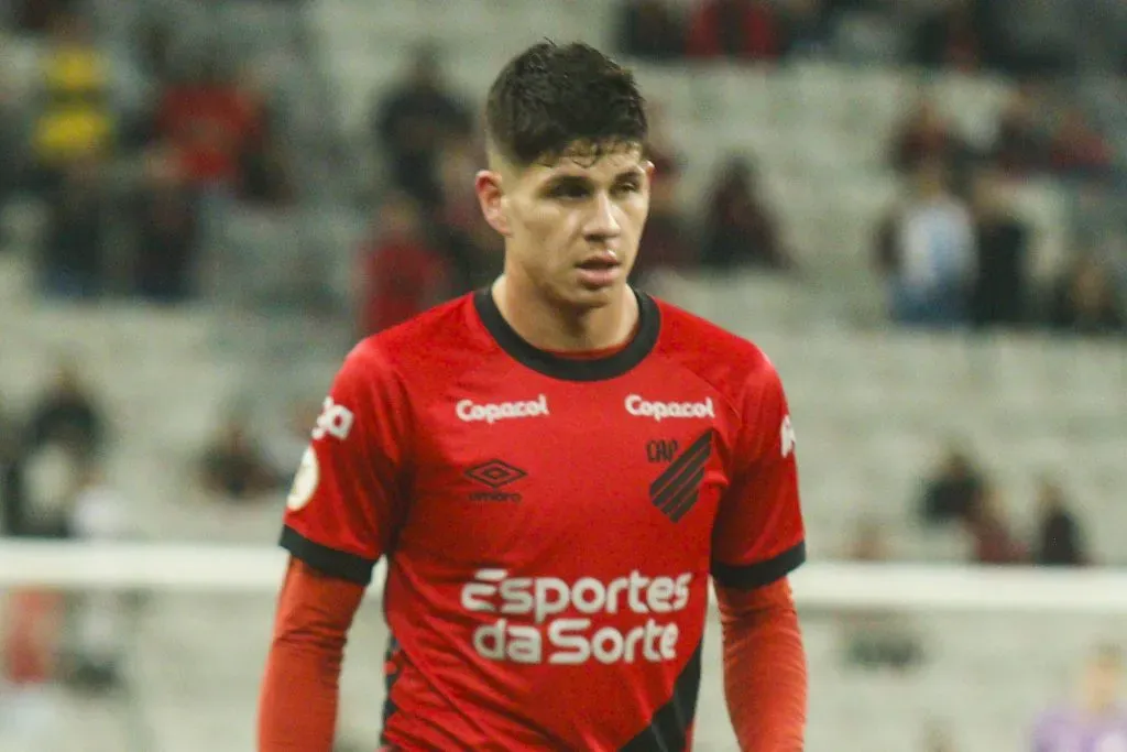 Bruno Zapelli em ação pelo Athletico Paranaense contra o Cuiabá em jogo válido pelo Campeonato Brasileiro. Foto: Gabriel Machado/AGIF