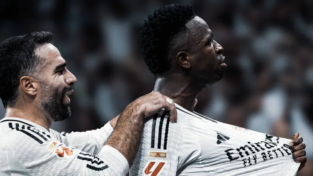 Dani Carvajal e Vini Jr. em partida pelo Real Madrid (Foto: IMAGO / Alex Perez)