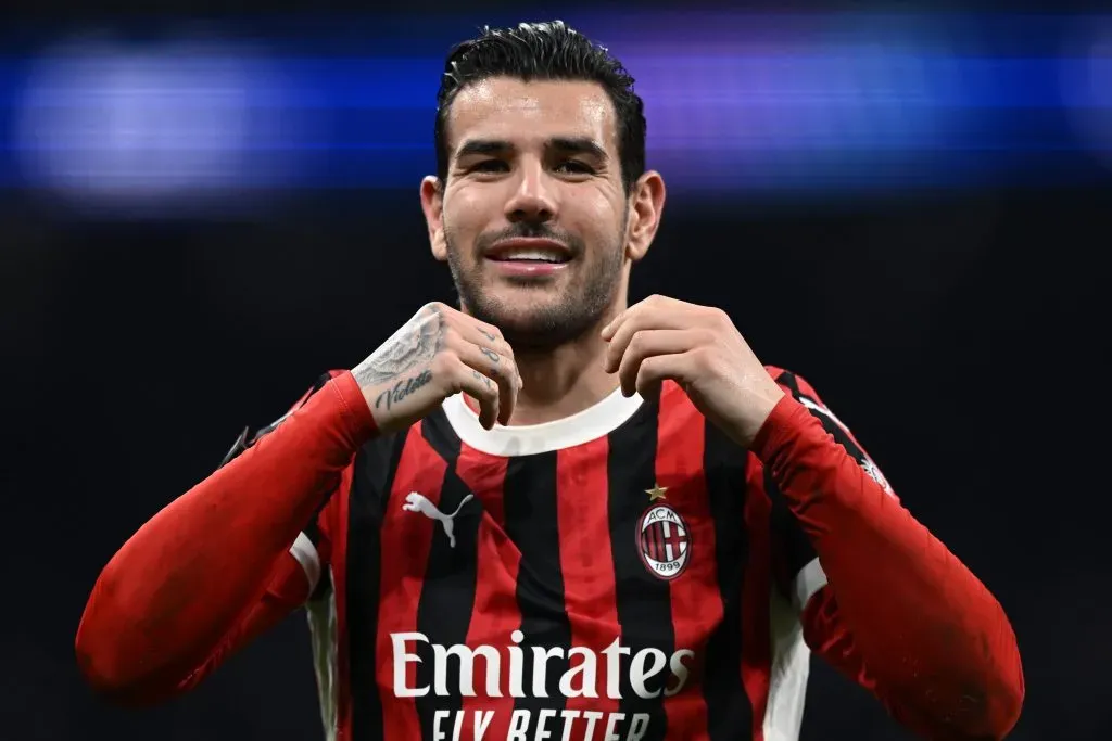 Theo Hernández, do Milan, entrou na lista de desejos do Manchester United. Ele possui contrato com o time italiano até junho de 2026. Créditos: IMAGO / Gribaudi/ImagePhoto