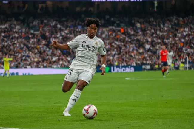 Endrick em ação pelo Real Madrid durante partida contra o Osasuna. Foto: Imago
