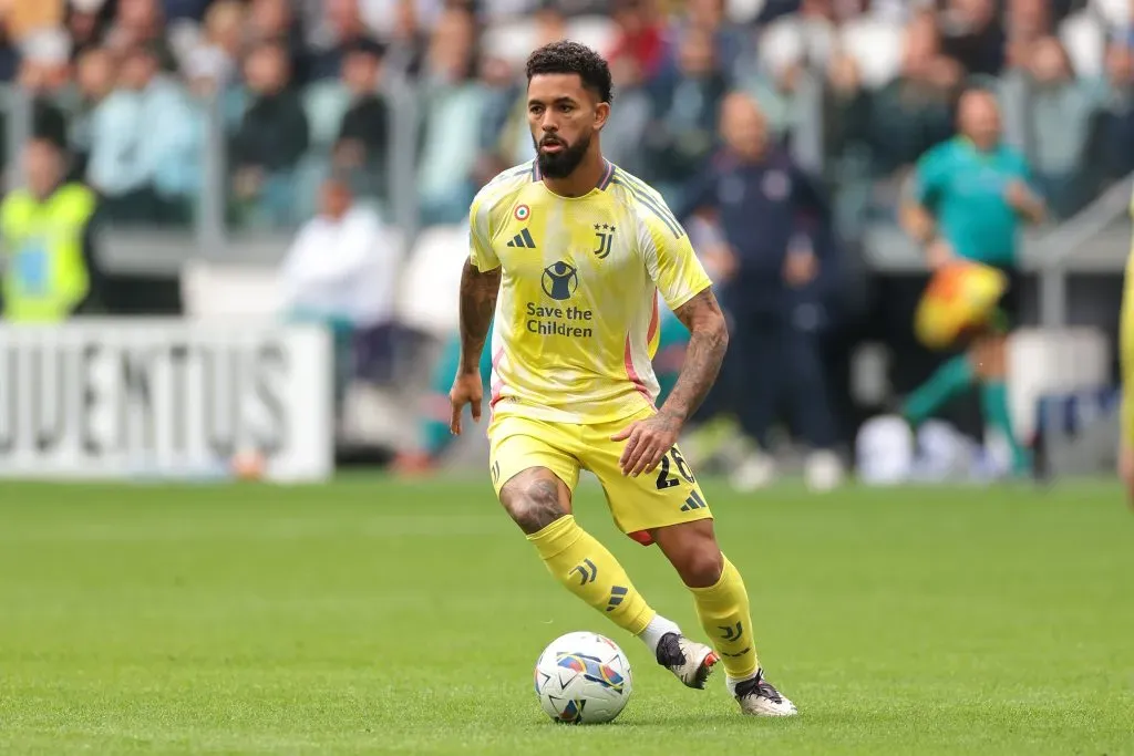 Juventus de Douglas Luiz em duelo contra o Cagliari