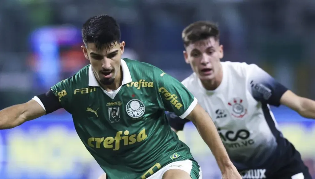 Flaco López e Breno Bidon durante um Corinthians x Palmeiras (Photo by Alexandre Schneider/Getty Images)