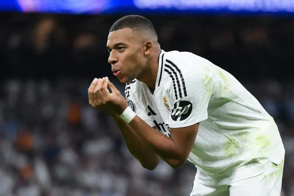 Mbappé enfrentando o Stuttgart (Photo by David Ramos/Getty Images)