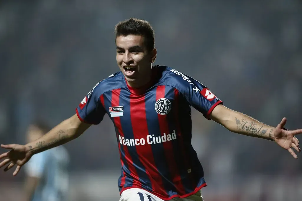 Festejo de Angel Correa com a camisa do San Lorenzo.Foto: IMAGO / Javier Garcia Martino / Photogamma.