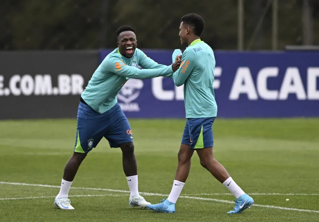 Vini Jr e Wendell durante o treinamento da Seleção Brasileira. Foto: IMAGO / Sports Press Photo.
