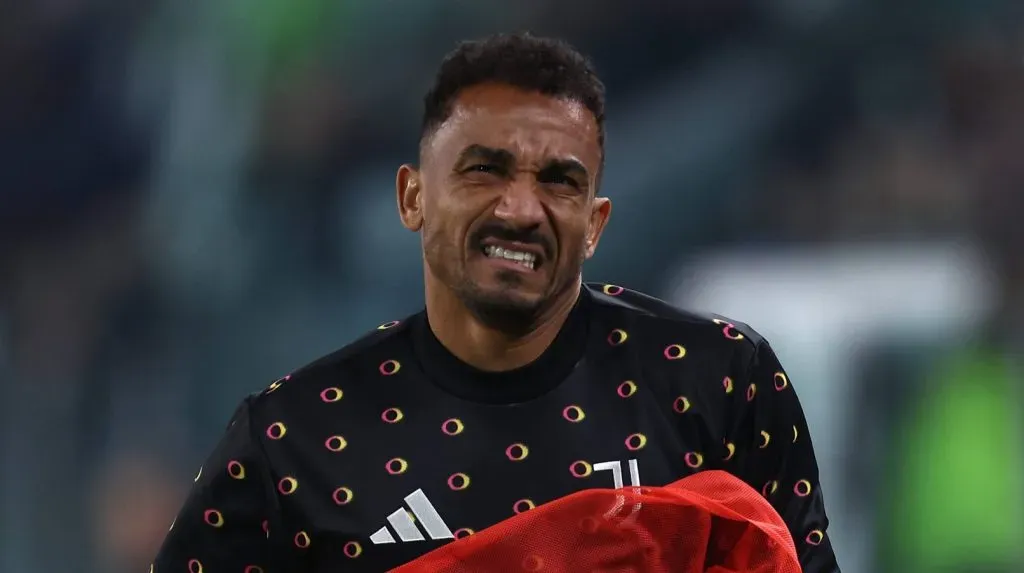 Danilo em aquecimento pela Juventus (IMAGO / Marco Canoniero)