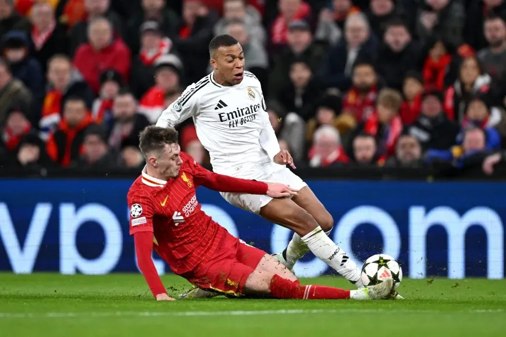 Mbappé em campo contra o Liverpool (Photo by Justin Setterfield/Getty Images)